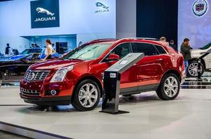 moscou, rússia - agosto de 2012 cadillac srx 2ª geração apresentada como estreia mundial no 16º salão internacional de automóveis mias moscou em 30 de agosto de 2012 em moscou, rússia foto