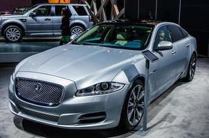 moscou, rússia - agosto de 2012 jaguar xj apresentado como estreia mundial no 16º salão internacional de automóveis mias moscou em 30 de agosto de 2012 em moscou, rússia foto