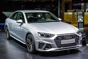 Frankfurt, Alemanha - setembro de 2019 cinza prata audi a4 b9 8w 45 tfsi quattro sedan, iaa international motor show auto exhibtion foto