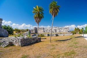 grande palácio, ruínas maias em tulum, riviera maya, yucatan, mar do caribe, méxico foto