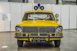 moscou - agosto de 2016 gaz 24 volga milícia polícia gai apresentado no salão internacional de automóveis mias moscou em 20 de agosto de 2016 em moscou, rússia foto