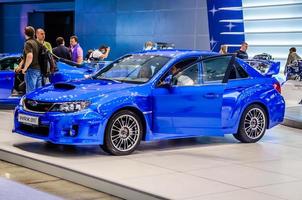 moscou, rússia - agosto de 2012 subaru wrx sti 3ª geração apresentada como estreia mundial no 16º salão internacional de automóveis mias moscou em 30 de agosto de 2012 em moscou, rússia foto