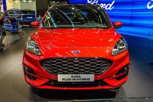 frankfurt, alemanha - setembro de 2019 red ford kuga plug-in-hybrid, iaa international motor show auto exhibtion foto