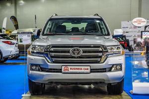 moscou - agosto de 2016 toyota land cruiser 200 apresentado no salão internacional de automóveis mias moscou em 20 de agosto de 2016 em moscou, rússia foto