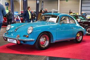 friedrichshafen - maio de 2019 azul azul porsche 356 super 90 1948 cupê no motorworld classics bodensee em 11 de maio de 2019 em friedrichshafen, alemanha foto