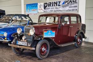 friedrichshafen - maio de 2019 vermelho escuro opel 1,2 litros 1933 cabrio roadster no motorworld classics bodensee em 11 de maio de 2019 em friedrichshafen, alemanha foto