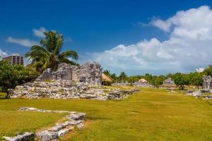 ruínas antigas de maya na zona arqueológica de el rey perto de cancun, yukatan, méxico foto