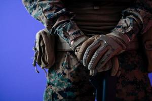 guerra moderna soldado roxo backgorund foto