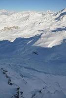 vista panorâmica das montanhas de inverno foto