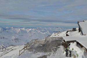 vista panorâmica das montanhas de inverno foto