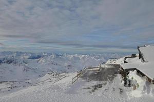 vista panorâmica das montanhas de inverno foto