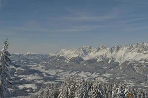 paisagem de montanha do inverno foto