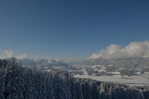 paisagem de montanha do inverno foto