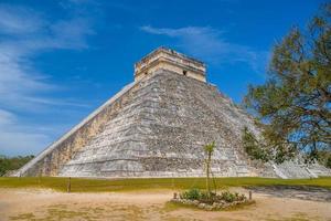 pirâmide do templo de kukulcan el castillo, chichen itza, yucatan, méxico, civilização maia foto