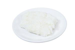 arroz pegajoso em chapa branca isolada no fundo branco, traçado de recorte foto