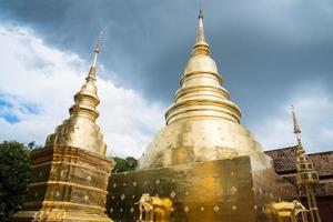 wat phra singh é um templo budista é o templo mais reverenciado de chiang mai na cidade de chiang mai, norte da tailândia. foto