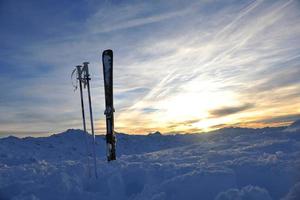 montanha neve esqui pôr do sol foto