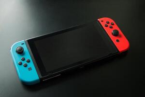 tailândia, bangkok - 7 de maio de 2018 Nintendo switch console de jogos na mesa. foto