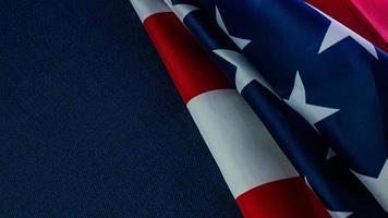 bandeira americana no conteúdo azul do dia da independência. foto