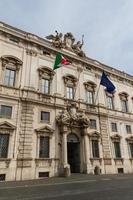 roma, o edifício da consulta na praça do quirinale. foto