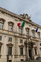 roma, o edifício da consulta na praça do quirinale. foto