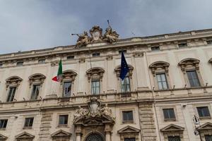 roma, o edifício da consulta na praça do quirinale. foto