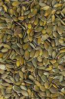 textura de fundo macro de sementes de abóbora verde foto