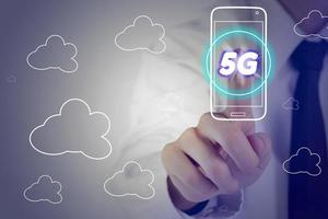 interface de rede 5g e conceito de ícone, frequência de plano de empresário 5g foto