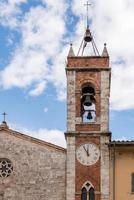 castiglione del lago, perugia da umbria, itália - 20 de maio igreja de san francesco esquina da piazza della liberta em castiglione del lago, perugia da umbria em 20 de maio de 2013 foto