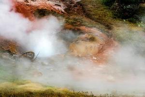 potes de pintura de artista no parque nacional de yellowstone foto