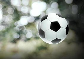 bola de futebol em bokeh desfocar o fundo foto