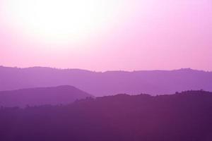 paisagem de verão roxo ultravioleta foto