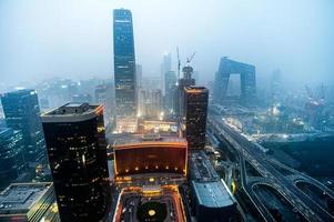 crepúsculo horizonte urbano de Pequim guomao, capital da china foto