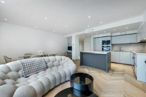 apartamento moderno totalmente mobiliado de luxo de alta qualidade no centro de montreal com cobertura, piscina e academia foto