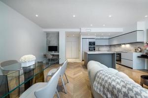 apartamento moderno totalmente mobiliado de luxo de alta qualidade no centro de montreal com cobertura, piscina e academia foto