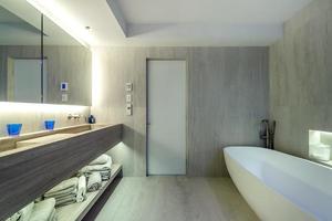 apartamento moderno totalmente mobiliado de luxo de alta qualidade no centro de montreal com cobertura, piscina e academia foto