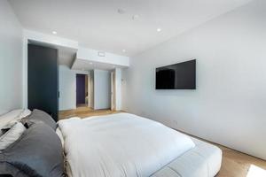 apartamento moderno totalmente mobiliado de luxo de alta qualidade no centro de montreal com cobertura, piscina e academia foto