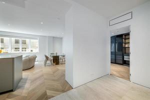 apartamento moderno totalmente mobiliado de luxo de alta qualidade no centro de montreal com cobertura, piscina e academia foto