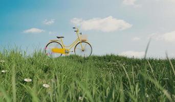 bicicleta amarela na colina de grama de campo, terra segura e conceito de proteção ambiental foto