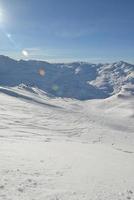 vista panorâmica das montanhas de inverno foto