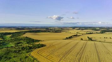 imagens aéreas e vista de alto ângulo do campo britânico, imagens do drone foto