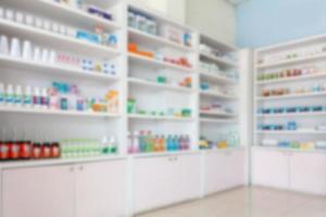 farmácia farmácia desfocar fundo abstrato com medicamentos e produtos de saúde nas prateleiras foto