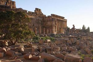 ruínas romanas na cidade de baalbek, líbano foto