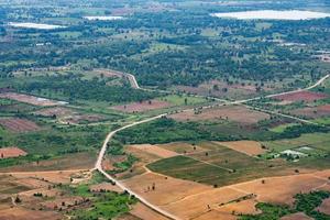 paisagem do terreno na área rural da tailândia de vista de alto ângulo foto