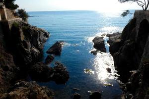 vista das falésias da costa brava catalã foto