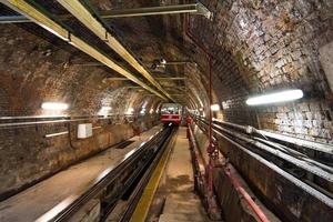 antiga linha de túnel de karakoy à rua istiklal, istambul foto