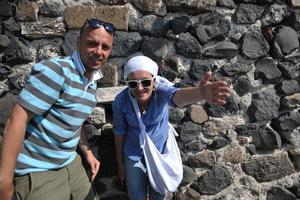 feliz casal jovem turistas na grécia foto