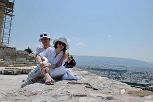 feliz casal jovem turistas na grécia foto