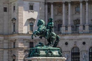 viena, áustria, 2022 - holdenplatz no complexo de hofburg, viena, áustria foto