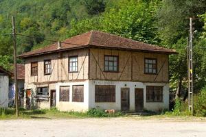 casa velha da região do mar negro da turquia foto